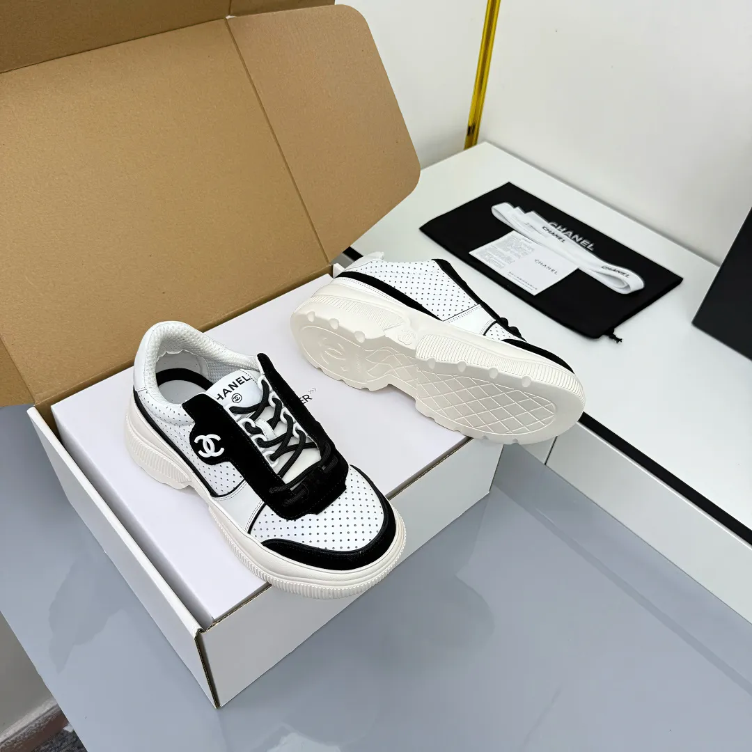 👟👟Ex-factory price 620👟👟 Chanel bread shoes ~ original calfskin panda shoes Chanel 25C latest hot style panda black and white sports shoes casual sneakers Xiaoxiang hot item classic black and white panda color coco girls must pay Fabric: original custom mixed sheepskin lining: original imported breathable mesh lining outsole: Original molded rubber + TPU combination Size: Women's 35-41